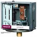 Honeywell Honeywell Steam Vaporstat® Controller W/Grounding Screw L408J1017, 1/4" Female, 15 PSI (Max) L408J1017